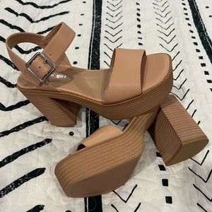 NEW Madden Girl Grandview Platform Sandal, Sz 8, Nude
